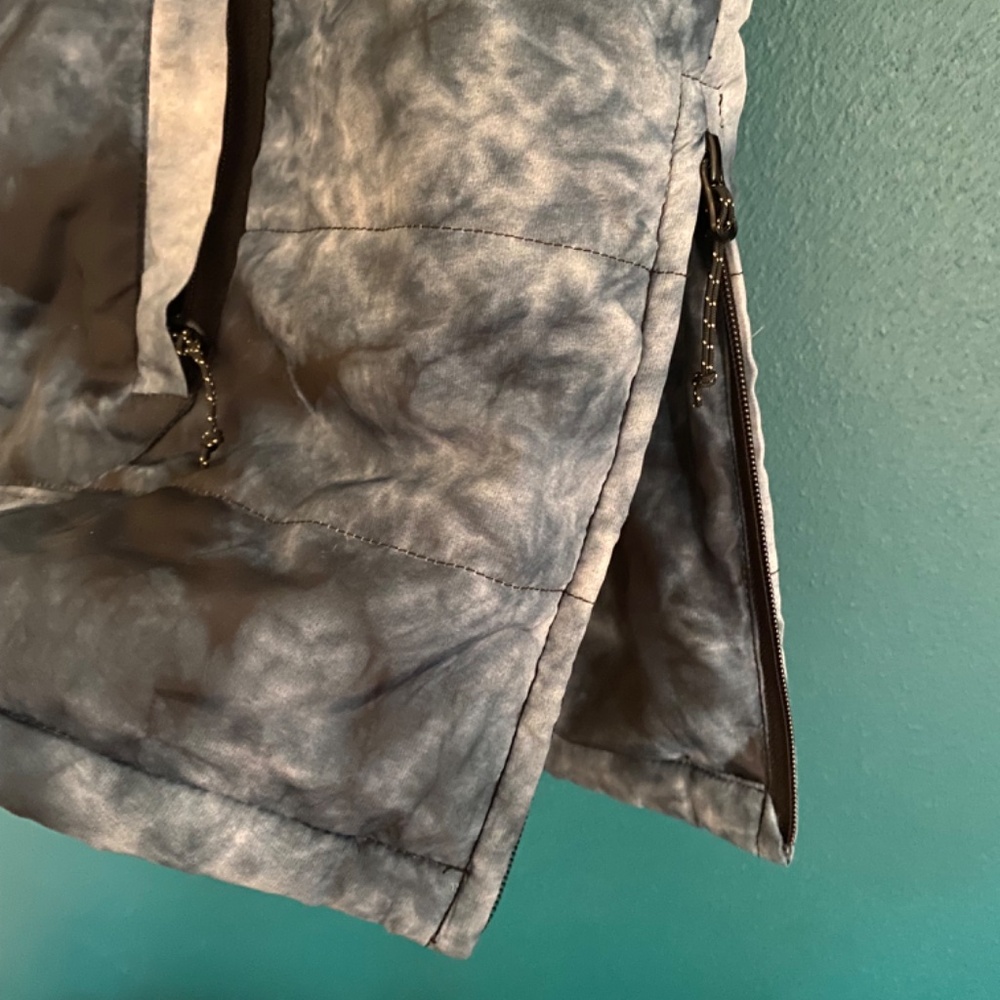Volcom Vest - Picture 6 of 6